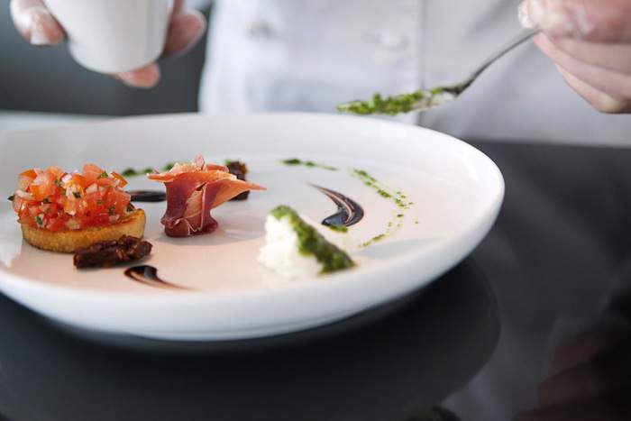 Scenic Luxury Cruises & Tours Table Le Rive 1.jpg